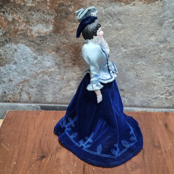 Vintage Avon Porcelain Victorian Doll 8 Inch Tall 1987 - Picture 7 of 12